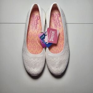 Sketchers women's flats memory foam flex fit size 8.5 white machine washable